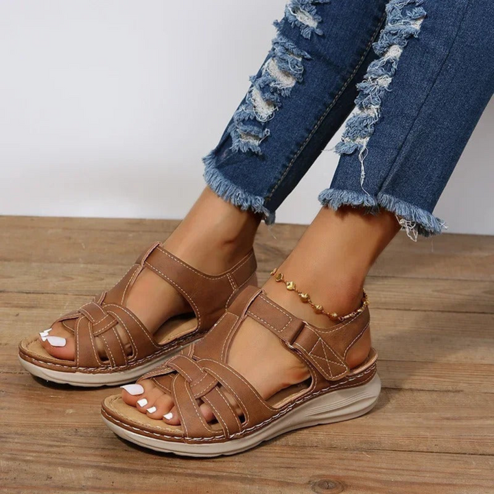 "Sandales femme orthopédiques Alexiane marron, design élégant, confort ergonomique, soutien optimal pour chaque pas."