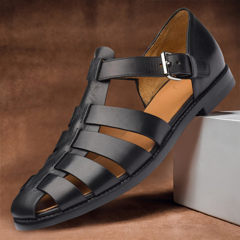 "Sandales homme élégantes en cuir artificiel, design chic avec brides robustes, confort optimal pour style décontracté."