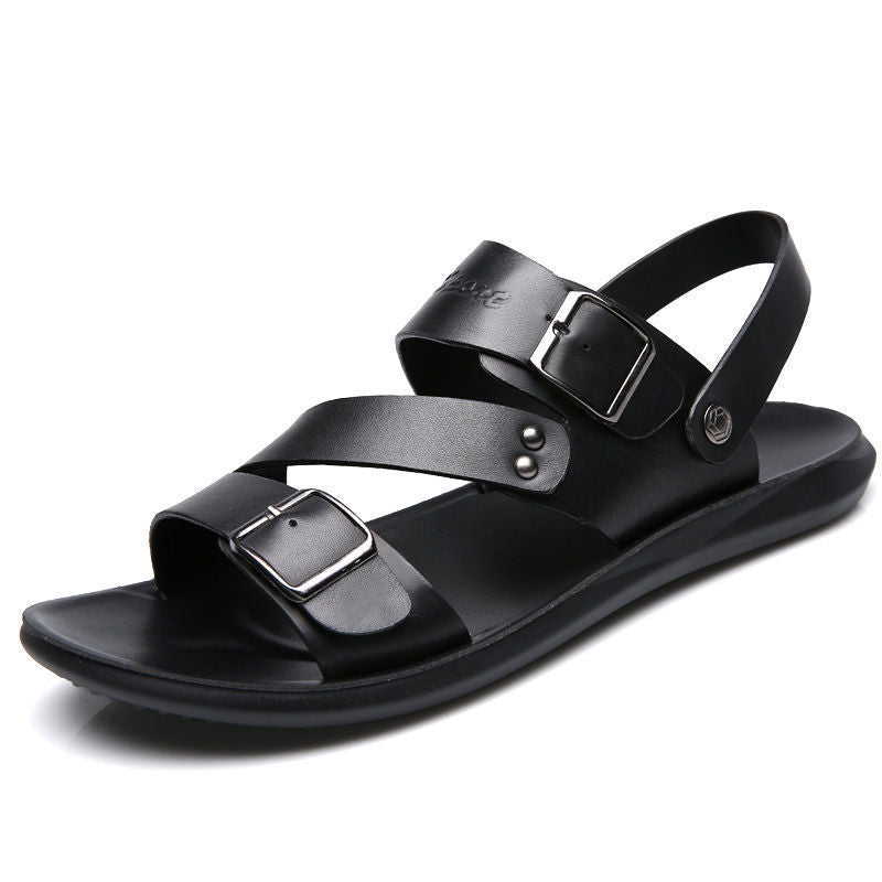 "Sandales homme en cuir avec boucle, vue de face, style décontracté-chic idéal pour l'été, confort et élégance."