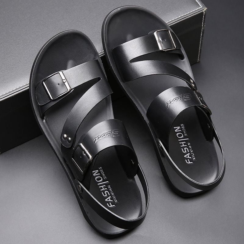 "Sandales homme en cuir avec boucle, vue de face, style décontracté-chic idéal pour l'été, confort et élégance."