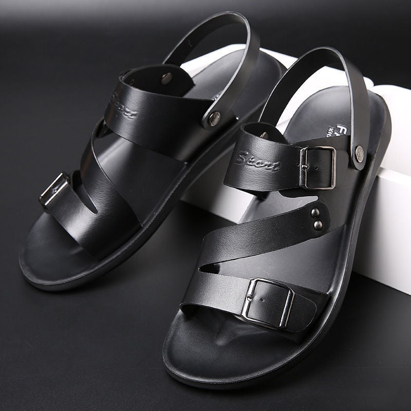 "Sandales homme en cuir avec boucle, vue de face, style décontracté-chic idéal pour l'été, confort et élégance."