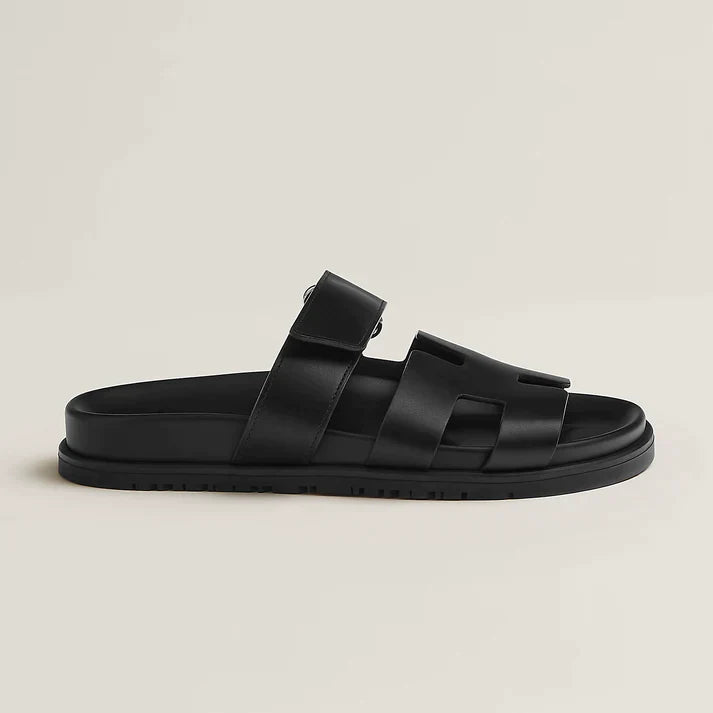 "Sandales Ibiza élégantes pour femmes, fines lanières en cuir, semelle en caoutchouc, style estival chic et polyvalent."