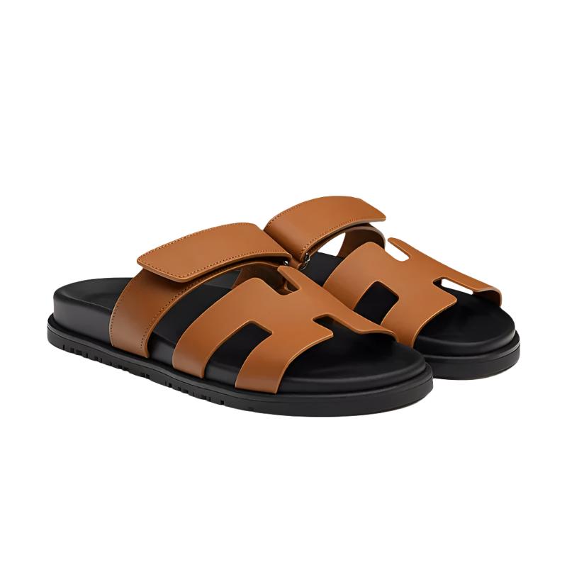"Sandales Ibiza élégantes pour femmes, fines lanières en cuir, semelle en caoutchouc, style estival chic et polyvalent."