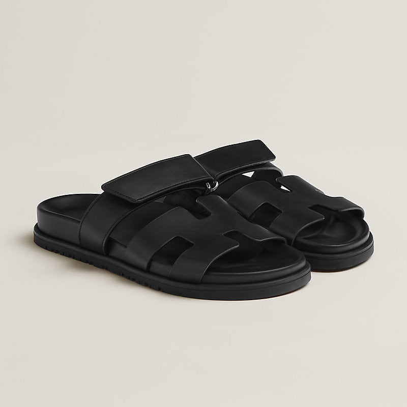 "Sandales Ibiza élégantes pour femmes, fines lanières en cuir, semelle en caoutchouc, style estival chic et polyvalent."