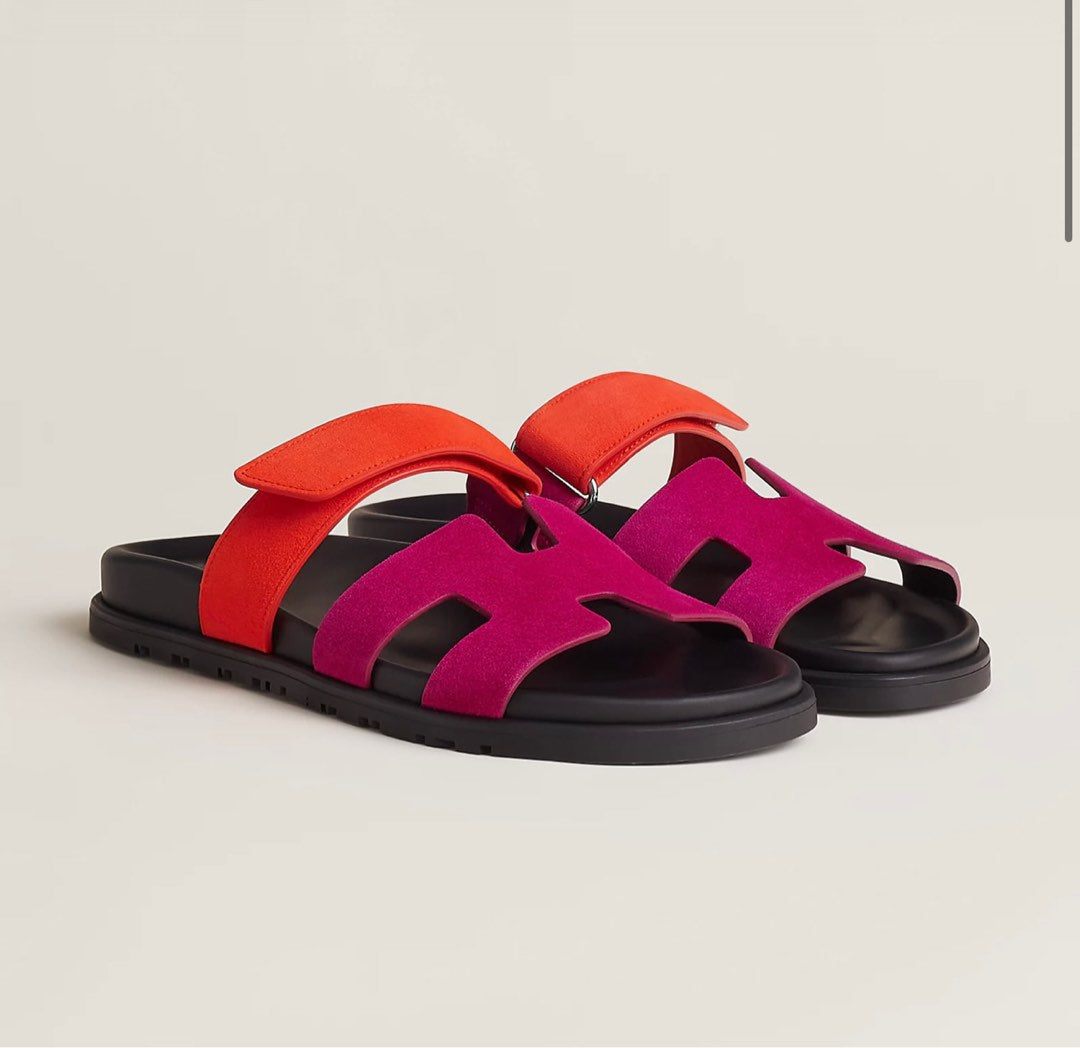 "Sandales Ibiza élégantes pour femmes, fines lanières en cuir, semelle en caoutchouc, style estival chic et polyvalent."
