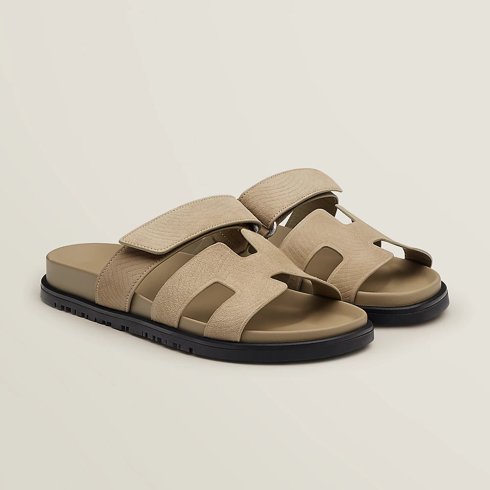 "Sandales Ibiza élégantes pour femmes, fines lanières en cuir, semelle en caoutchouc, style estival chic et polyvalent."