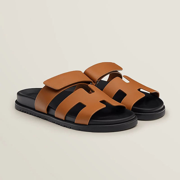"Sandales Ibiza élégantes pour femmes, fines lanières en cuir, semelle en caoutchouc, style estival chic et polyvalent."