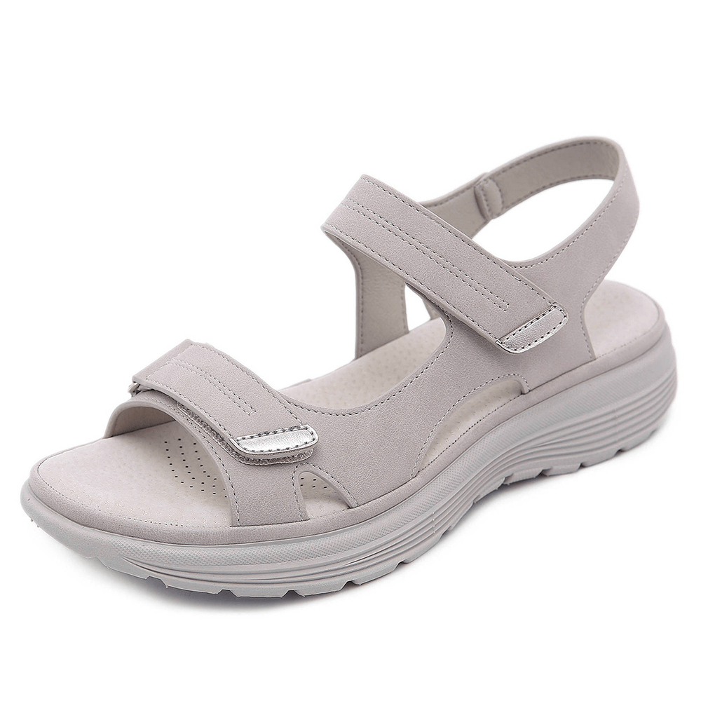 "Sandales Ortho Pro pour femmes, brides larges ajustables, semelle orthopédique profilée, confort et soutien pieds."