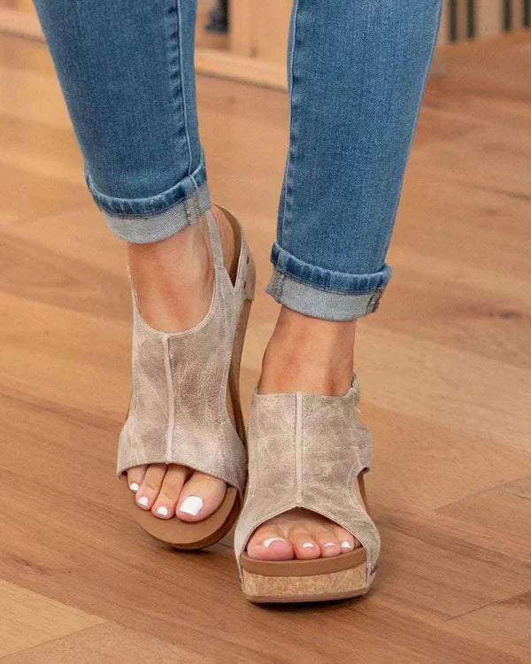 "Sandales orthopédiques élégantes pour femmes, confortables, avec design ergonomique et style contemporain."