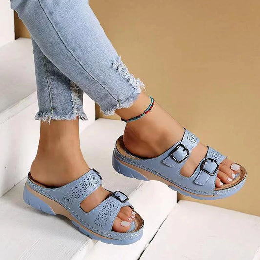 Sandales orthopédiques en cuir souple pour femmes, confortables, avec design chic et semelle amortissante.