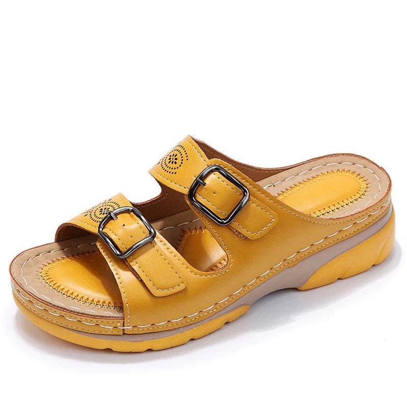 Sandales orthopédiques en cuir souple pour femmes, confortables, avec design chic et semelle amortissante.