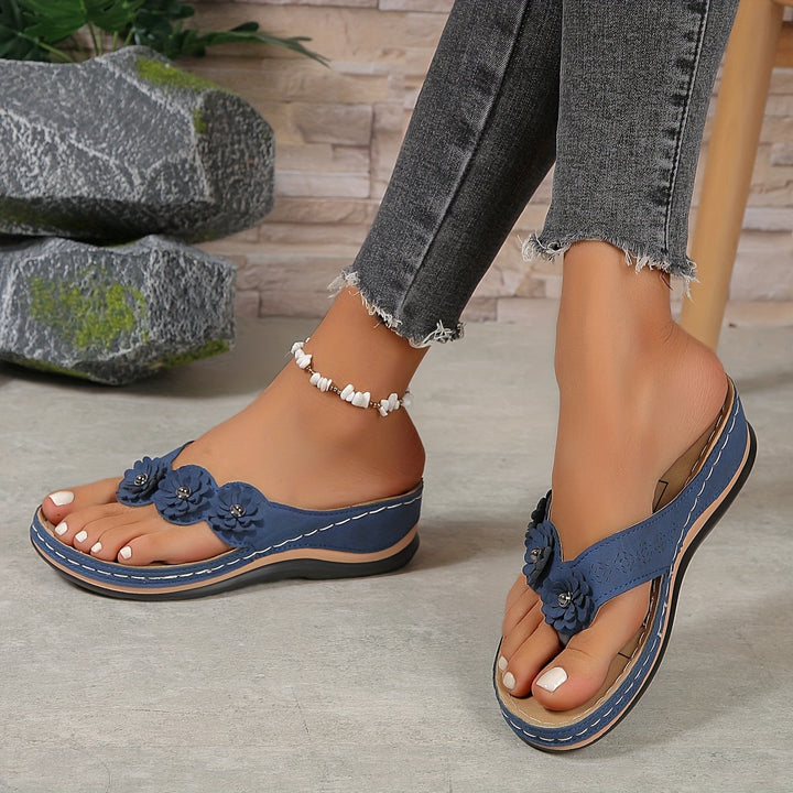 Sandales orthopédiques femme confortables, modernes; semelles rembourrées, sangles réglables, élégantes pour toute occasion.
