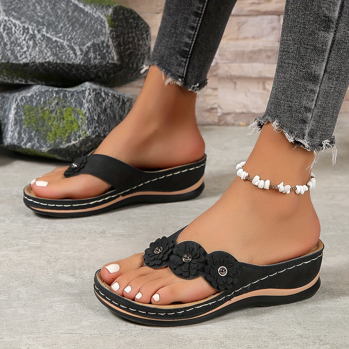 Sandales orthopédiques femme confortables, modernes; semelles rembourrées, sangles réglables, élégantes pour toute occasion.