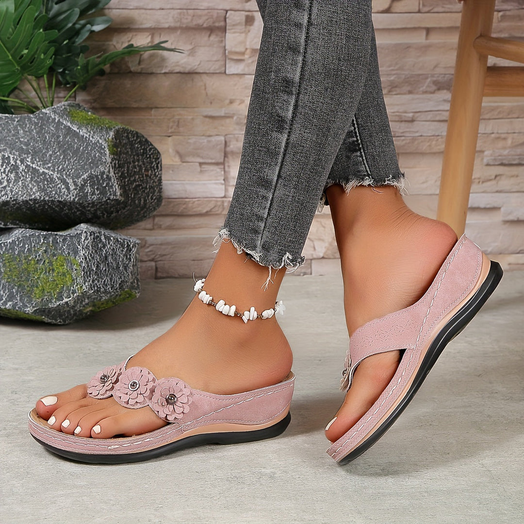 Sandales orthopédiques femme confortables, modernes; semelles rembourrées, sangles réglables, élégantes pour toute occasion.