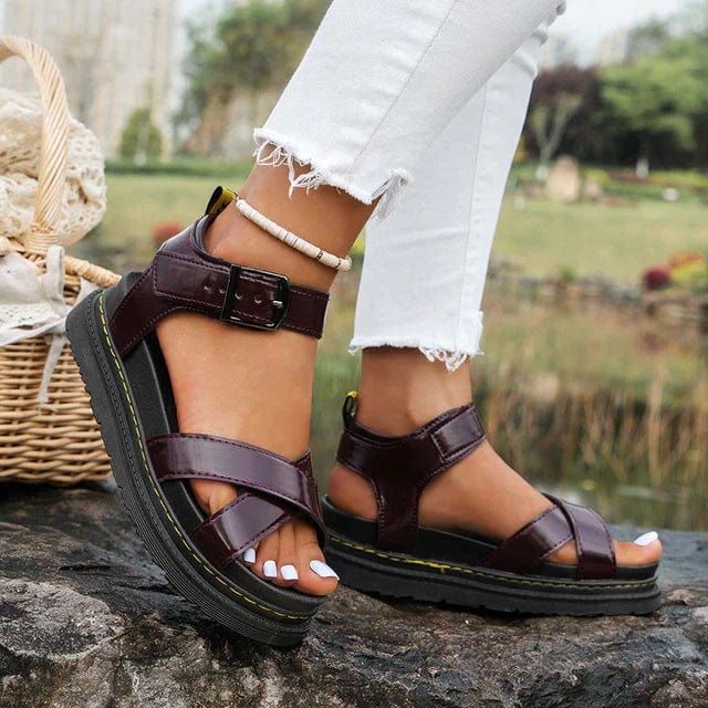 Sandales orthopédiques femme modernes, respirantes et élégantes, en noir avec semelle ergonomique pour confort et style estiv