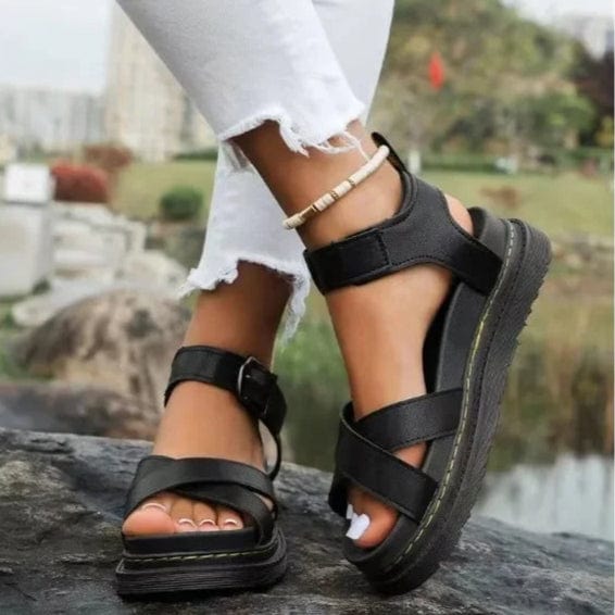 Sandales orthopédiques femme modernes, respirantes et élégantes, en noir avec semelle ergonomique pour confort et style estiv