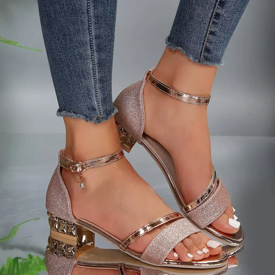 "Sandales orthopédiques femme Nelly, élégantes et confortables, avec semelle ergonomique et design moderne."