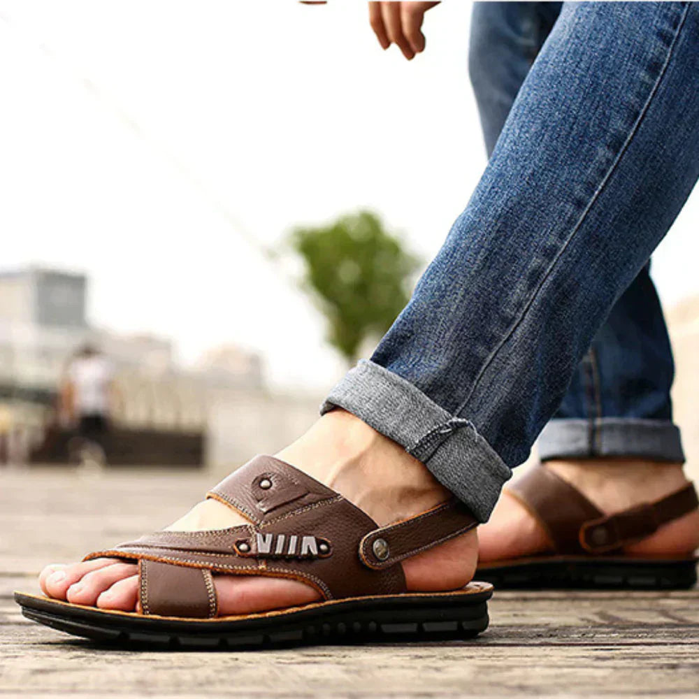 "Sandales orthopédiques hommes confortables, style moderne pour un été relaxant, design ergonomique et matériaux résistants."
