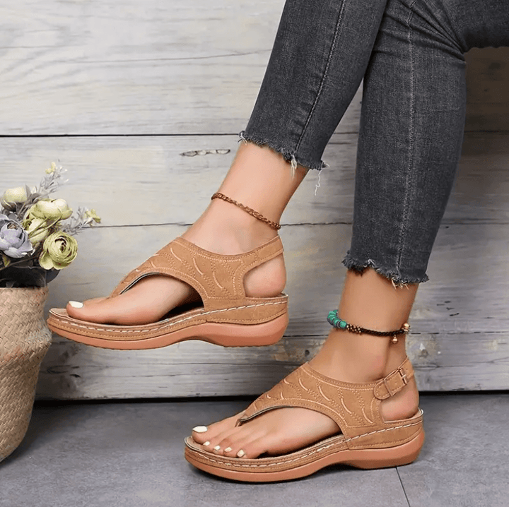 "Sandales orthopédiques légères pour femme avec soutien, semelle antidérapante et couleurs variées pour confort extrême."