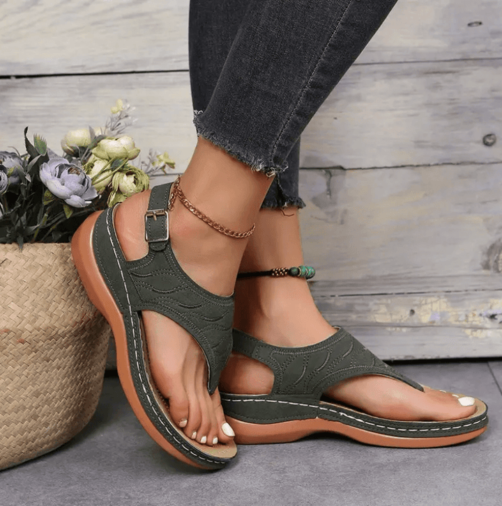 "Sandales orthopédiques légères pour femme avec soutien, semelle antidérapante et couleurs variées pour confort extrême."