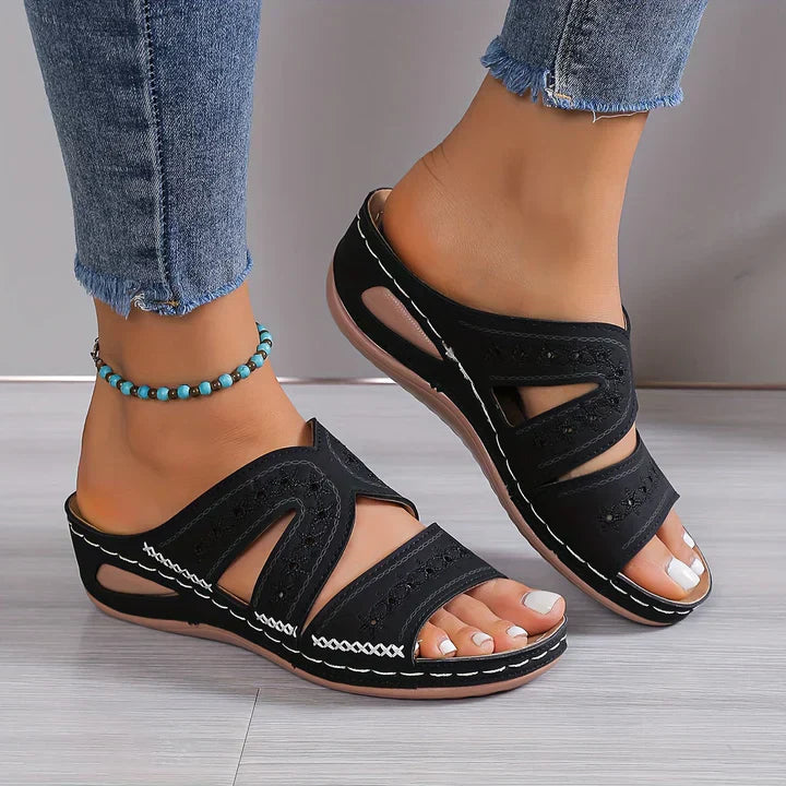 "Sandales orthopédiques pour femme Clara avec semelle en gel, confort optimal et design élégant pour un soutien quotidien."