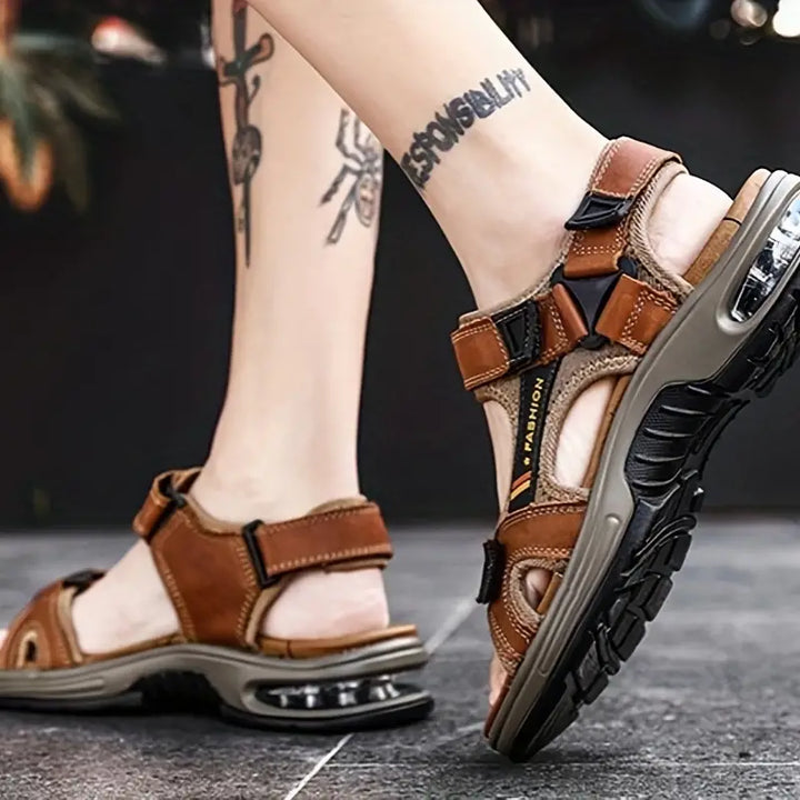 "Sandales orthopédiques pour femmes, confortables et élégantes, couleur marron clair, style moderne et support ergonomique."