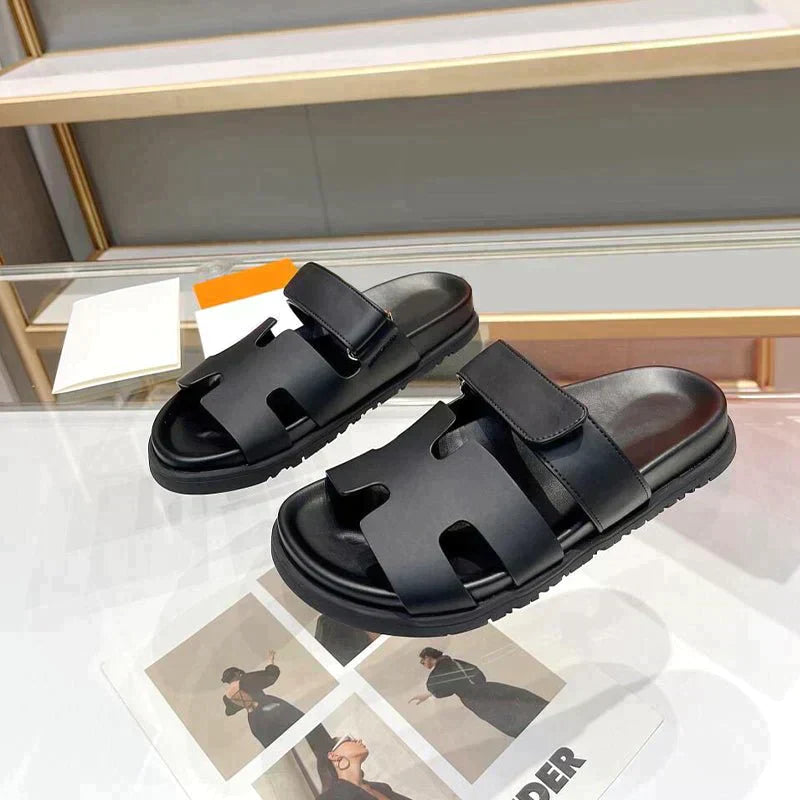 "Sandales pour femmes, design minimaliste chic, semelles coussinées, lanières douces, parfaites pour l'été élégant."