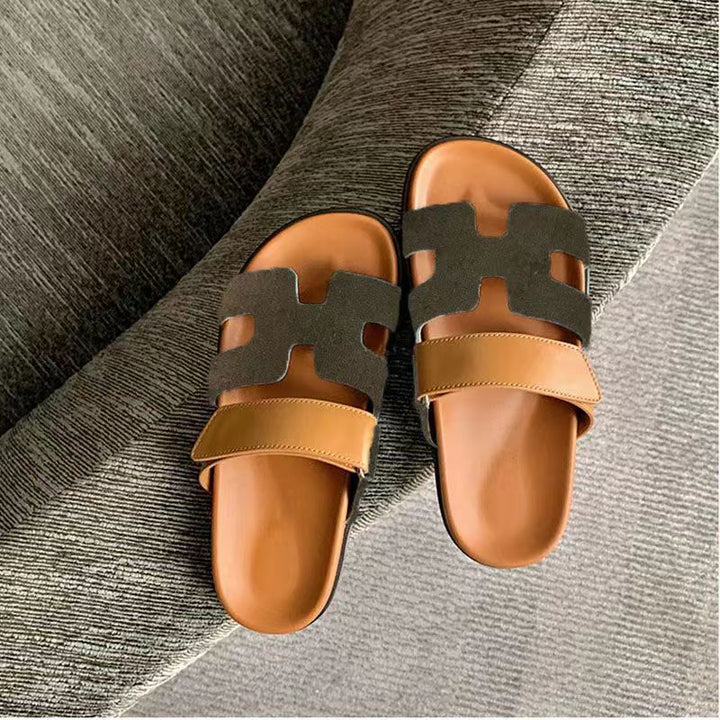 "Sandales pour femmes, design minimaliste chic, semelles coussinées, lanières douces, parfaites pour l'été élégant."