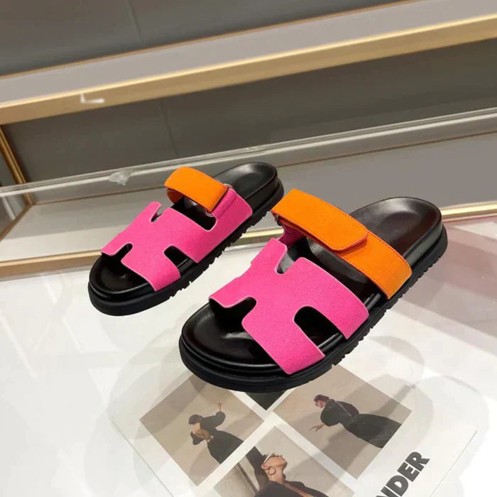 "Sandales pour femmes, design minimaliste chic, semelles coussinées, lanières douces, parfaites pour l'été élégant."