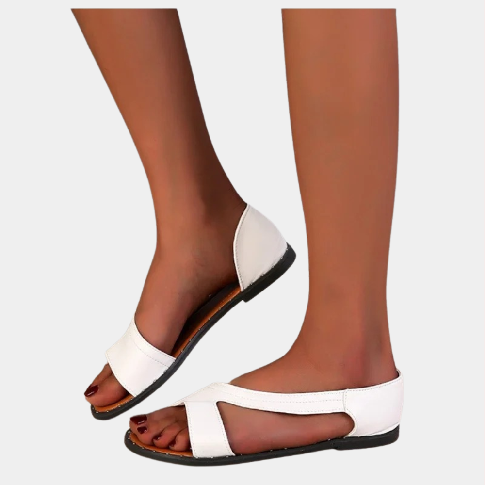 "Sandales Rochelle femme blanches et noires, design épuré et élégant, confort optimal pour un look moderne et sophistiqué."