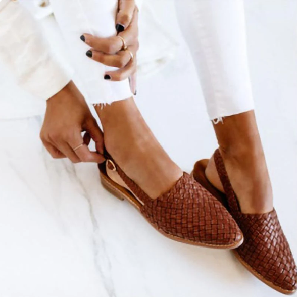 "Sandales tressées femme bout pointu, élégantes, avec sangle bouclée ajustable, style estival chic"