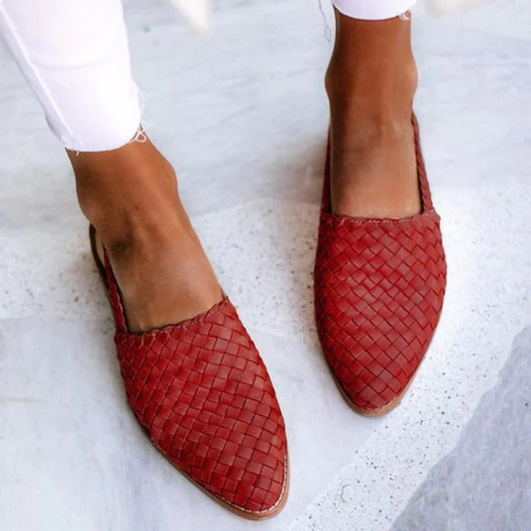 "Sandales tressées femme bout pointu, élégantes, avec sangle bouclée ajustable, style estival chic"