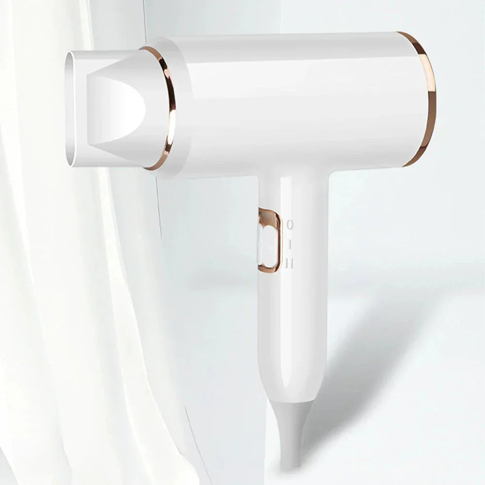 "Sèche-cheveux 2400W, design élégant, technologie ionique, air chaud et froid pour coiffage parfait"