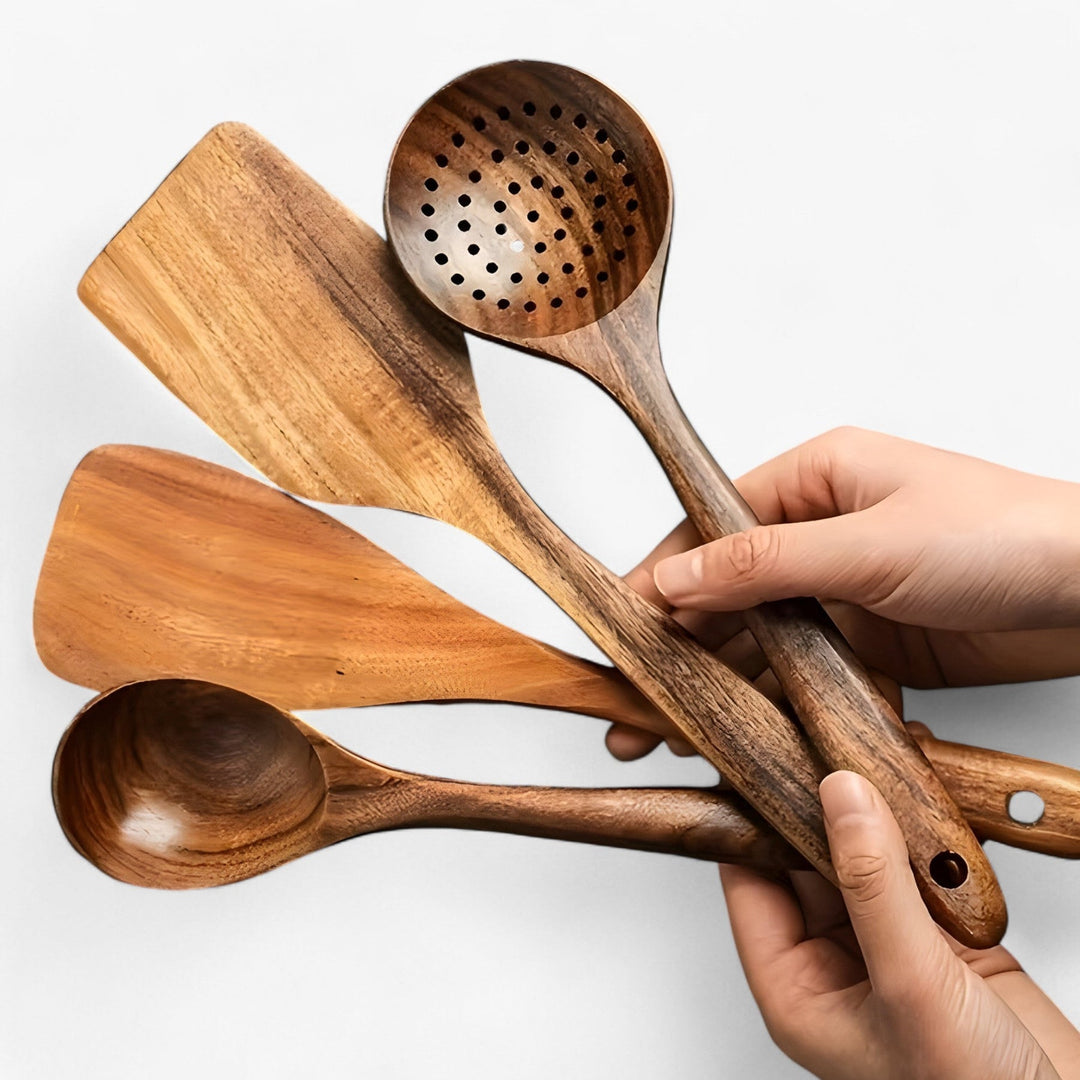 "Set d'ustensiles de cuisine en bois naturel 11 pièces EcoWood, design élégant, idéal pour surface antiadhésive."