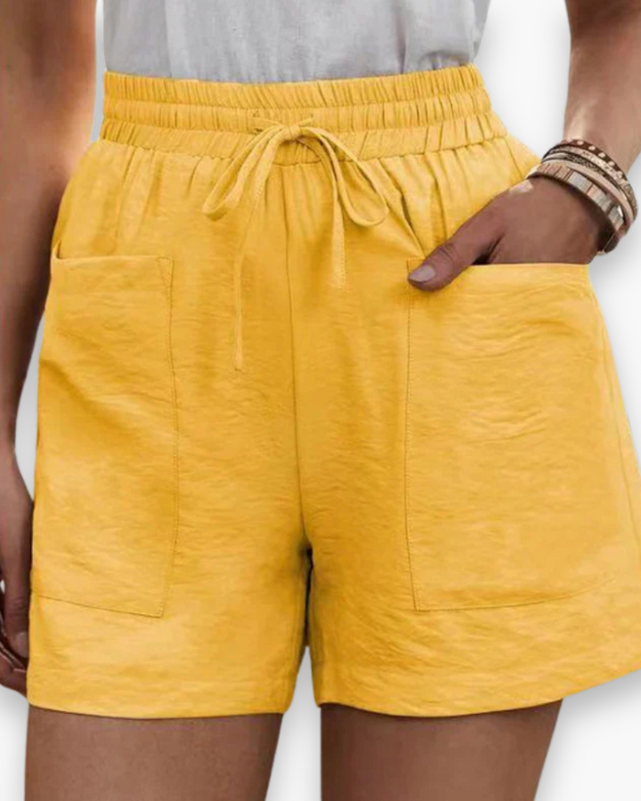 Short cargo femme été, tissu respirant léger, poches latérales, ceinture ajustable, confort et style décontracté.