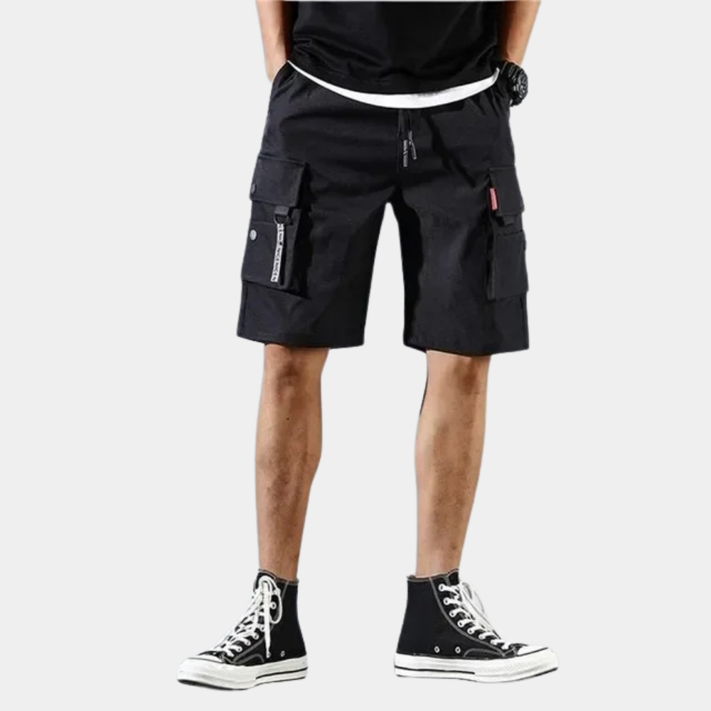 "Short cargo homme Derick gris avec poches spacieuses, design robuste et coupe moderne pour confort et style décontracté."