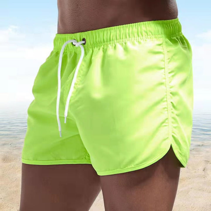Short de bain homme bleu, tissu extensible, séchage rapide, vue avant, élégant et confortable pour plage ou piscine.