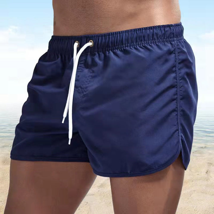 Short de bain homme bleu, tissu extensible, séchage rapide, vue avant, élégant et confortable pour plage ou piscine.