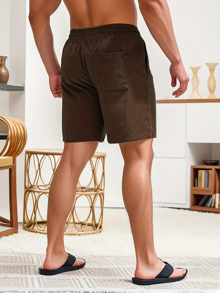 Short de bain homme coloré avec taille élastique et cordon, parfait pour la plage ou piscine, séchage rapide et élégant.