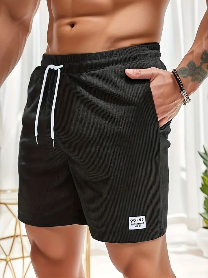 Short de bain homme coloré avec taille élastique et cordon, parfait pour la plage ou piscine, séchage rapide et élégant.