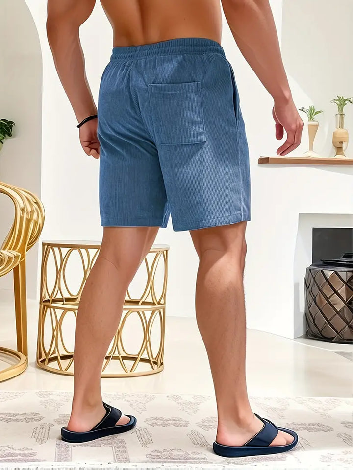 Short de bain homme coloré avec taille élastique et cordon, parfait pour la plage ou piscine, séchage rapide et élégant.