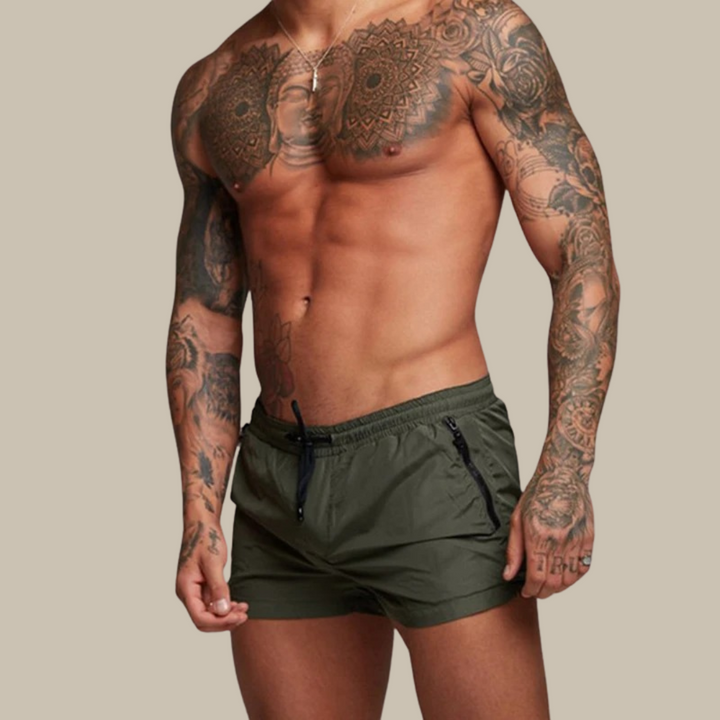 Short de bain homme séchage rapide et stretch, couleur jaune soleil, texture lisse, idéal pour plage et piscine.