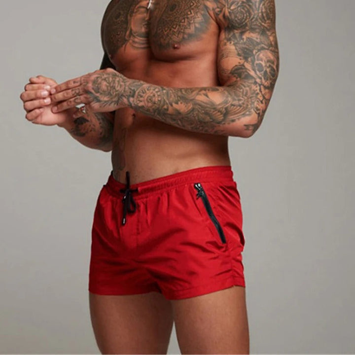 Short de bain homme séchage rapide et stretch, couleur jaune soleil, texture lisse, idéal pour plage et piscine.