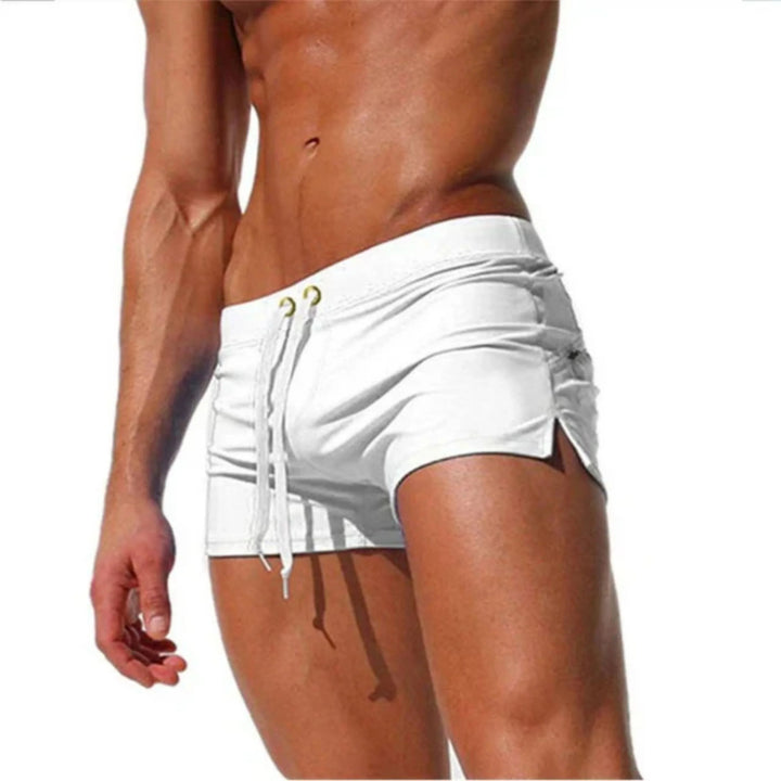 "Short de bain homme séchage rapide, léger, cordon serrage, bleu vif, idéal pour plage, piscine et sports nautiques."