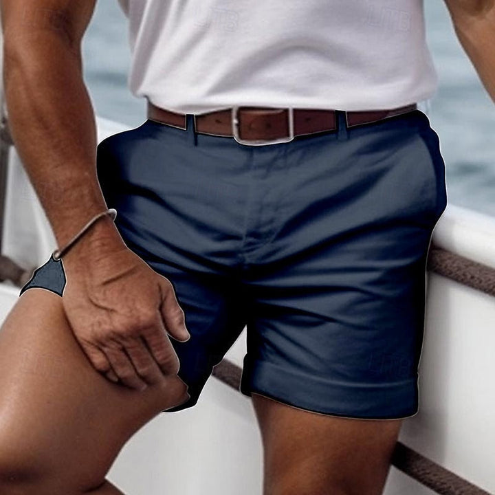 "Short d'été léger et respirant pour homme, design moderne et confortable pour les journées ensoleillées."