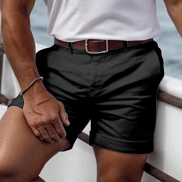 "Short d'été léger et respirant pour homme, design moderne et confortable pour les journées ensoleillées."