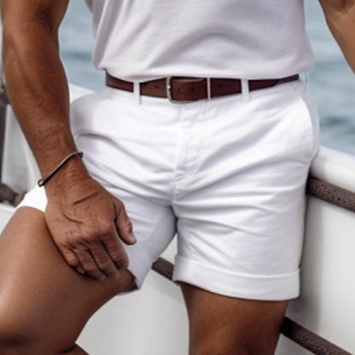 "Short d'été léger et respirant pour homme, design moderne et confortable pour les journées ensoleillées."