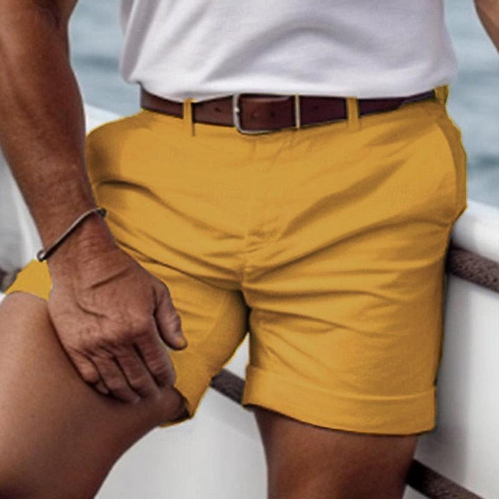 "Short d'été léger et respirant pour homme, design moderne et confortable pour les journées ensoleillées."