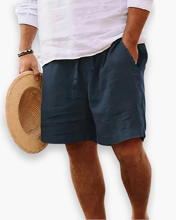 "Short homme été, léger et respirant, vue de face, couleur neutre, coupe décontractée avec ceinture élastique."