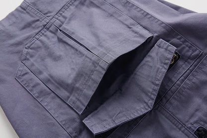"Short tactique homme beige, style cargo, avec poches profondes et ceinture réglable, idéal pour activités extérieures."